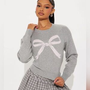 🆕💖Fashion Nova Gray Bow Sweater